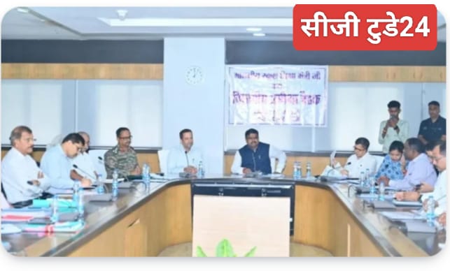 शिक्षा मंत्री गजेंद्र यादव के तल्ख तेवर से अधिकारी सकते में:बलरामपुर के प्रभारी डीईओ डीएन मिश्रा को किया निलंबित 